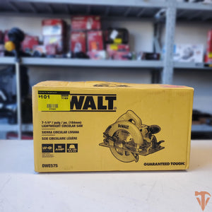 DeWalt lightweight circular saw DWE575 ergonomic design woodworking equipment