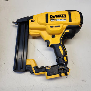 DeWalt DCN681D1 18 gauge stapler for paneling and flooring