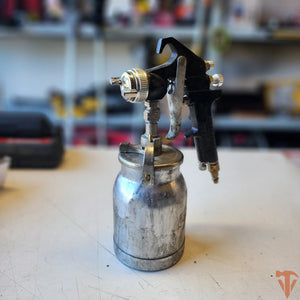 Husky air spray gun siphon feed for smooth paint application