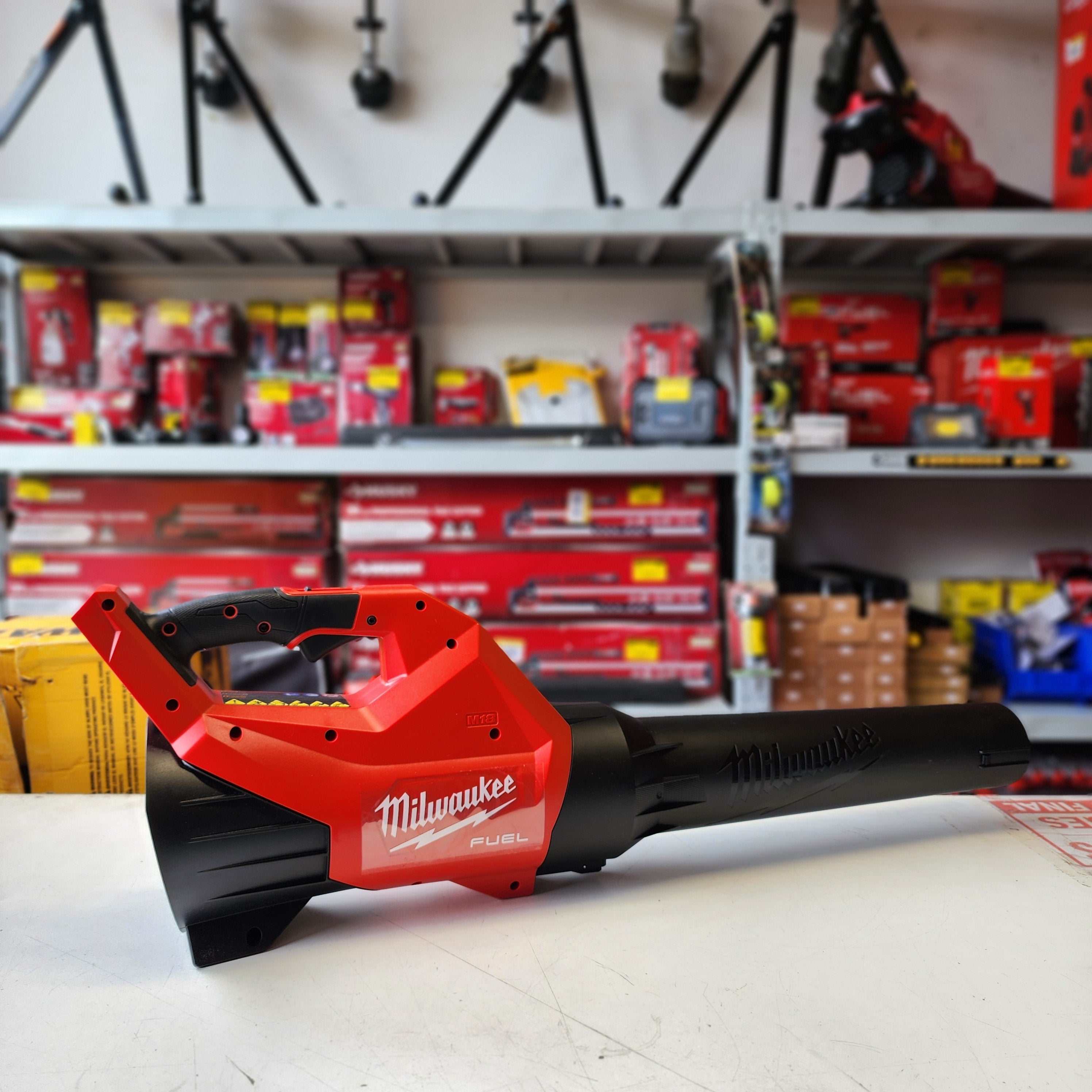 Milwaukee M18 FUEL 120 MPH 500 CFM 18V Lithium-Ion Brushless Cordless Handheld Blower (Tool-Only) Milwaukee