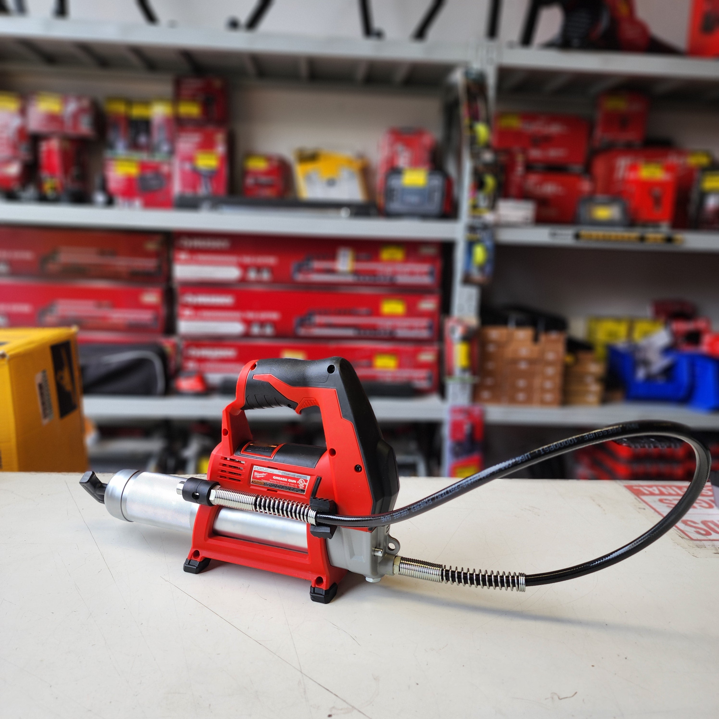 Milwaukee M12 Cordless Grease Gun Tool Only