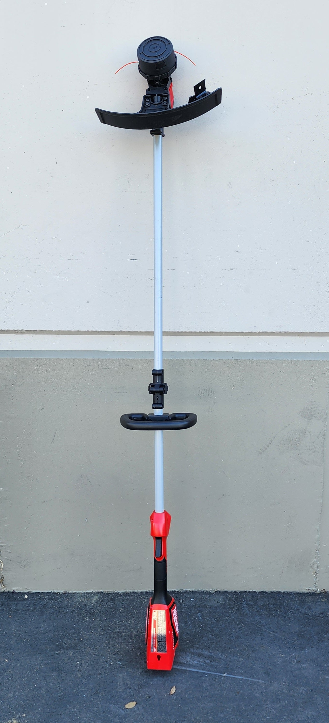 Milwaukee M18 Brushless 18V 16 in. Cordless Battery Powered String Trimmer Milwaukee
