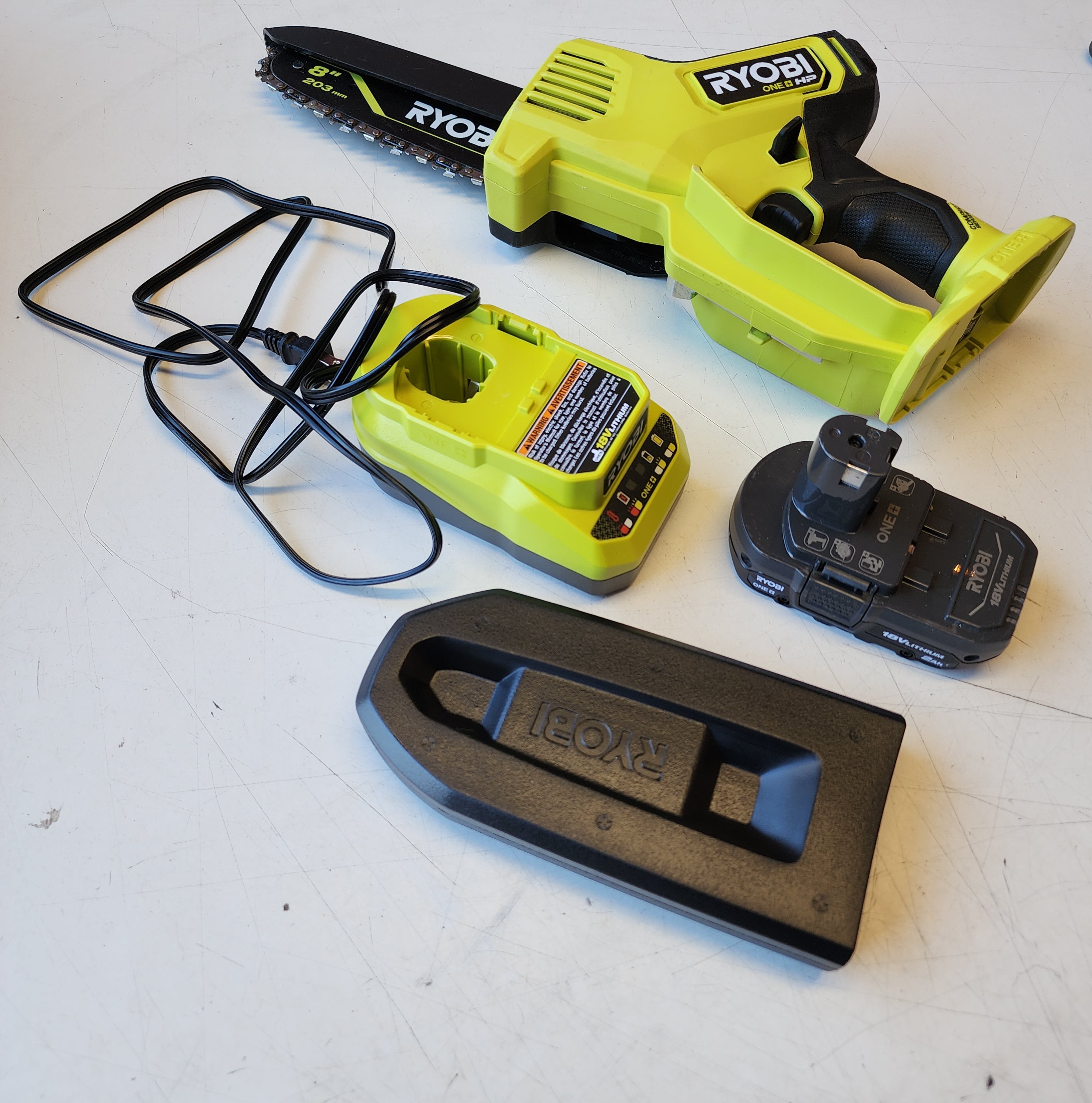 RYOBI ONE+ HP 18V 8" Brushless Mini Chainsaw Kit RYOBI