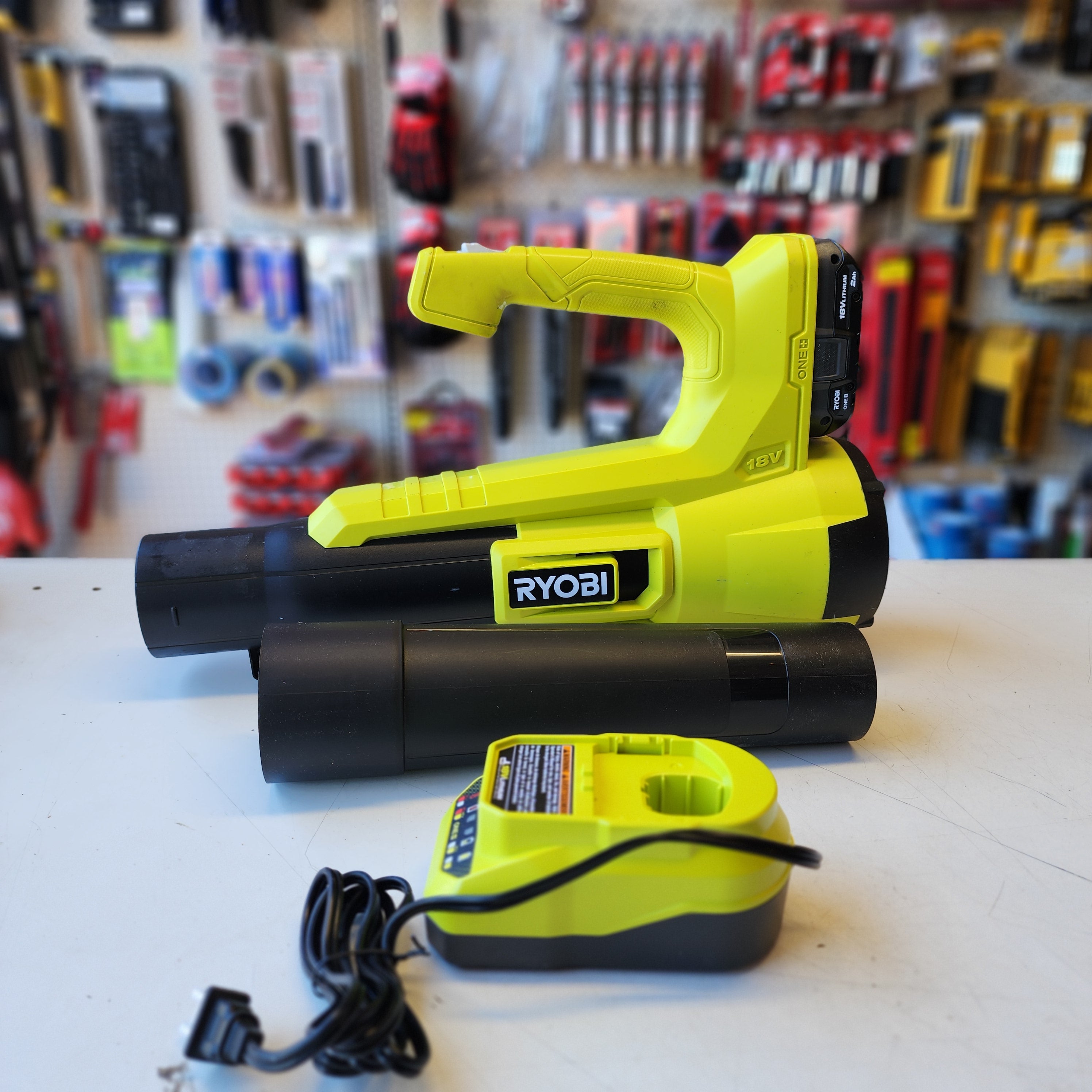 RYOBI ONE+ 18V Cordless Leaf Blower Kit 90 MPH 250 CFM RYOBI