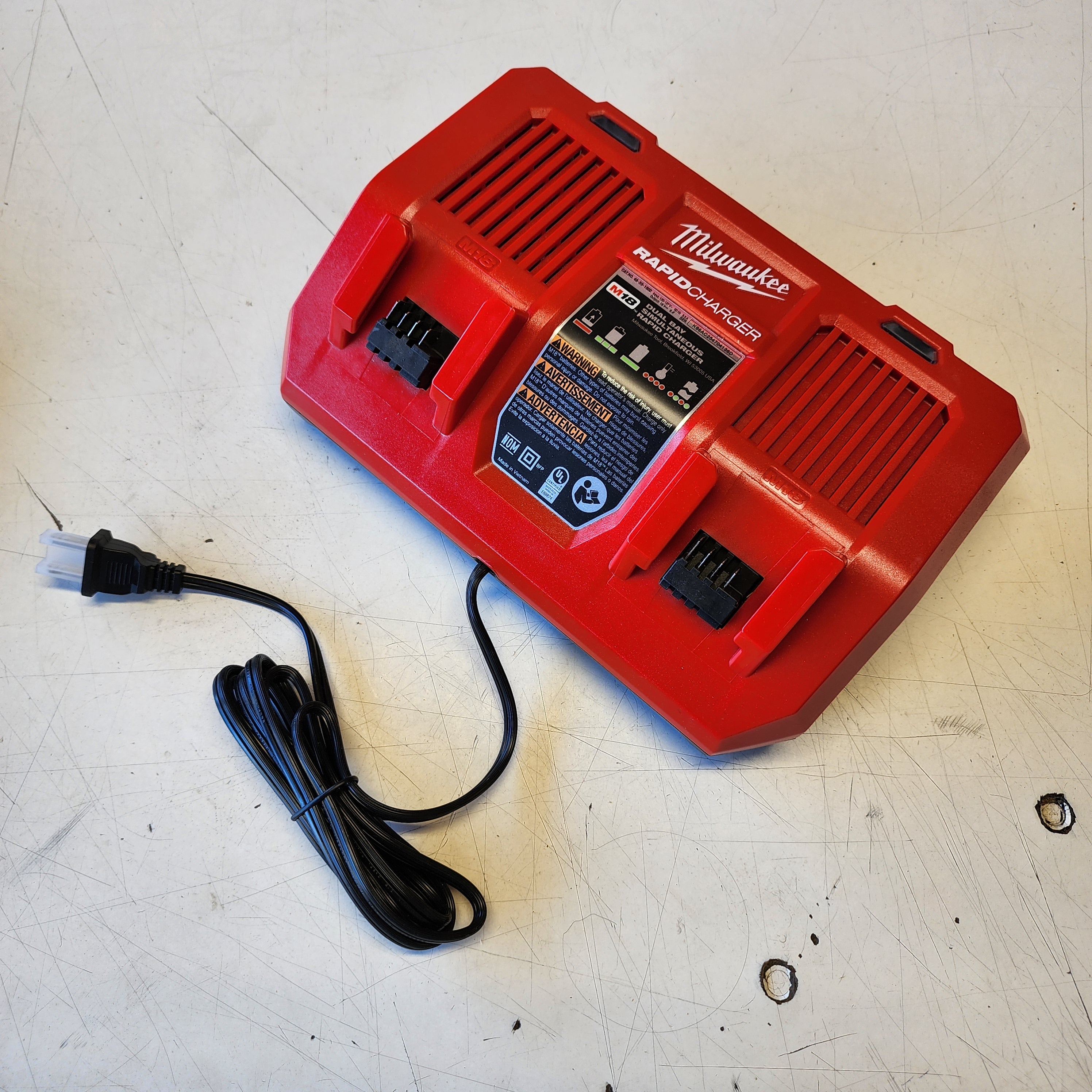 Milwaukee M18 18-Volt Lithium-Ion Dual Bay Rapid Battery Charger Milwaukee