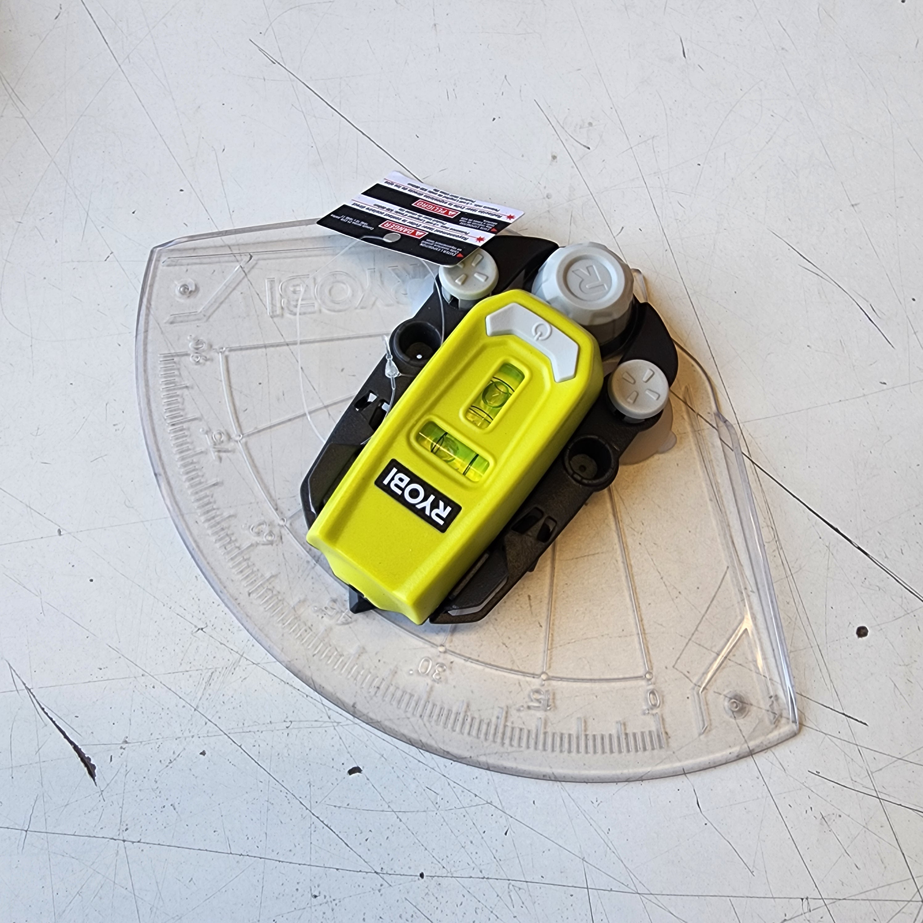 Nivel láser para múltiples superficies RYOBI ELL1750