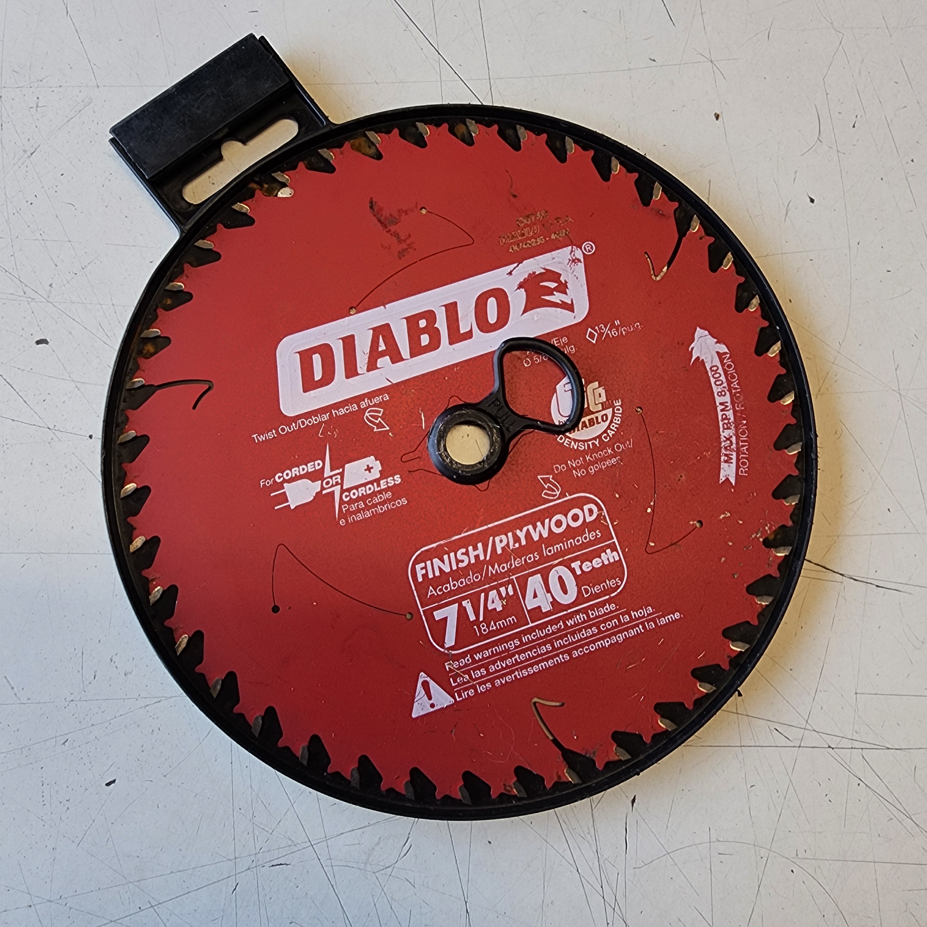 Hoja de sierra circular de acabado DIABLO D0740R de 7-1/4 pulg. x 40 dientes para madera
