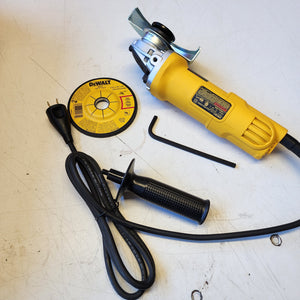 DEWALT 7 amp 4.5 inch angle grinder lightweight durable corded tool