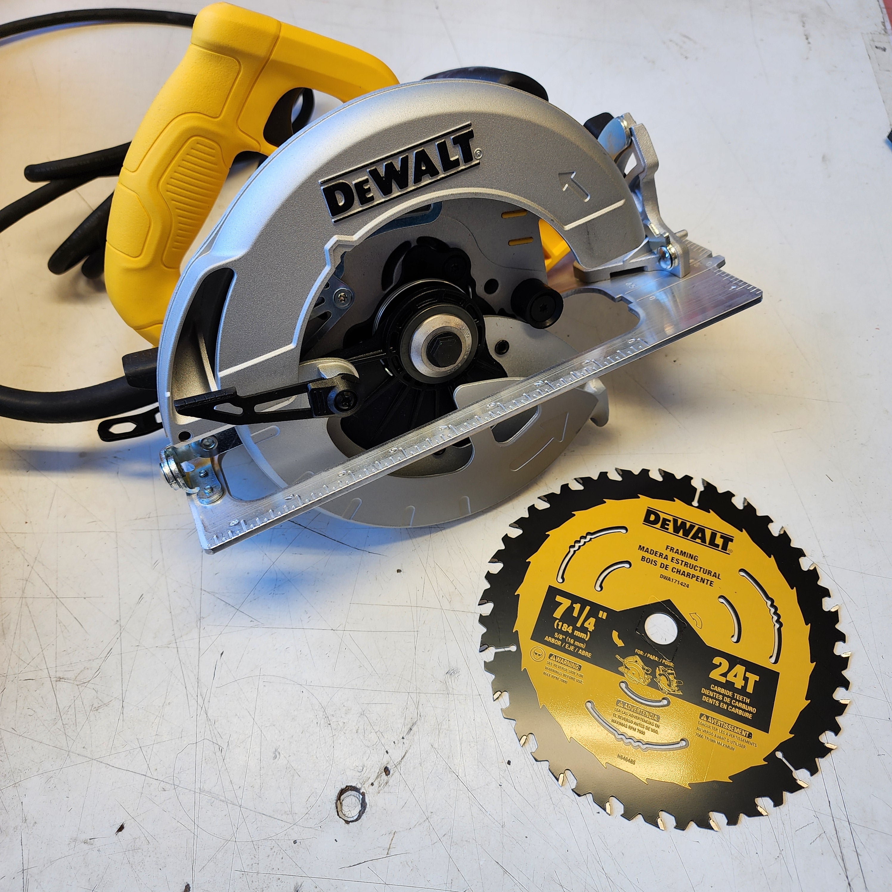 DEWALT corded circular saw 15 amp 7-1/4 inch precision cutting tool