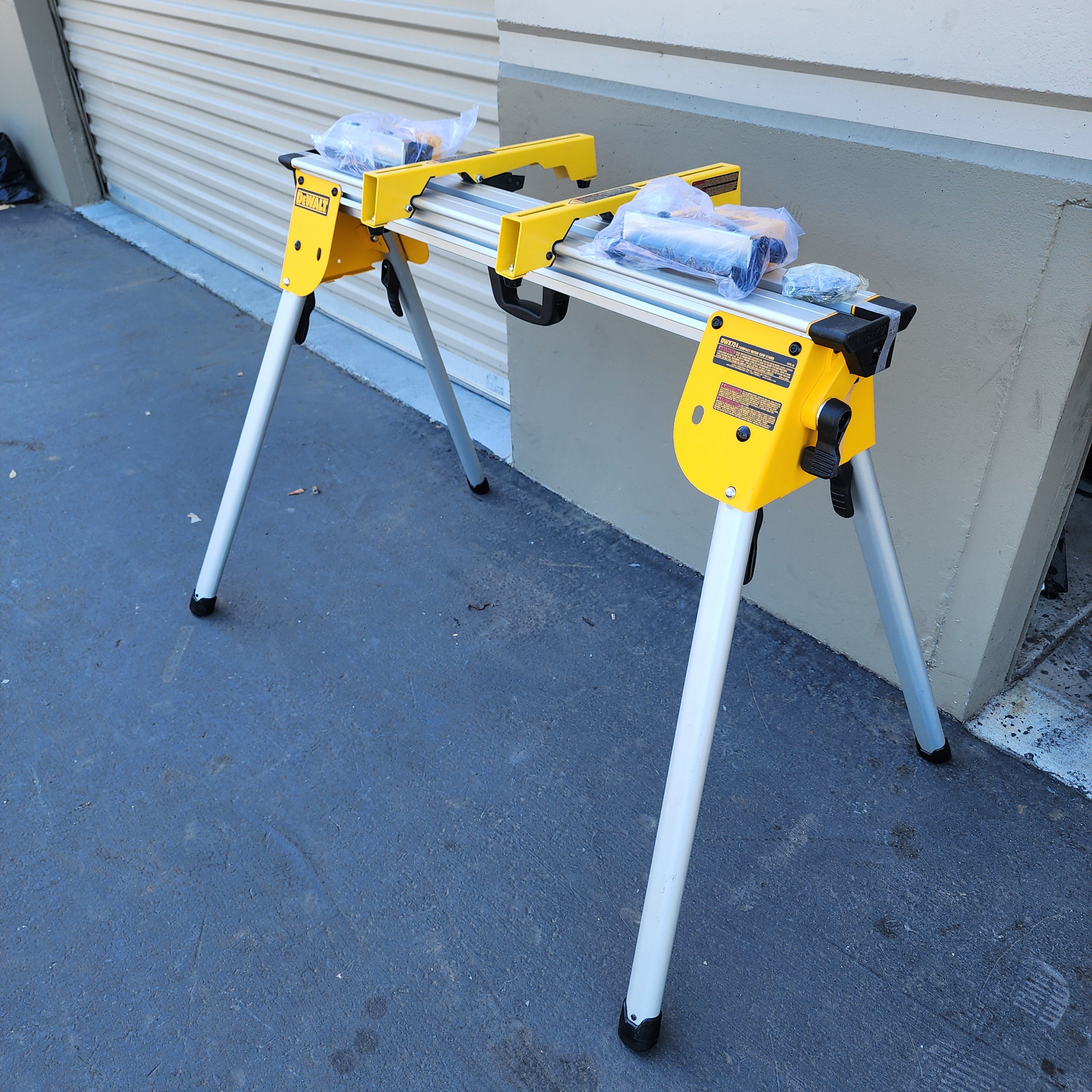 DEWALT compact miter saw stand with adjustable rails 500 lbs capacity