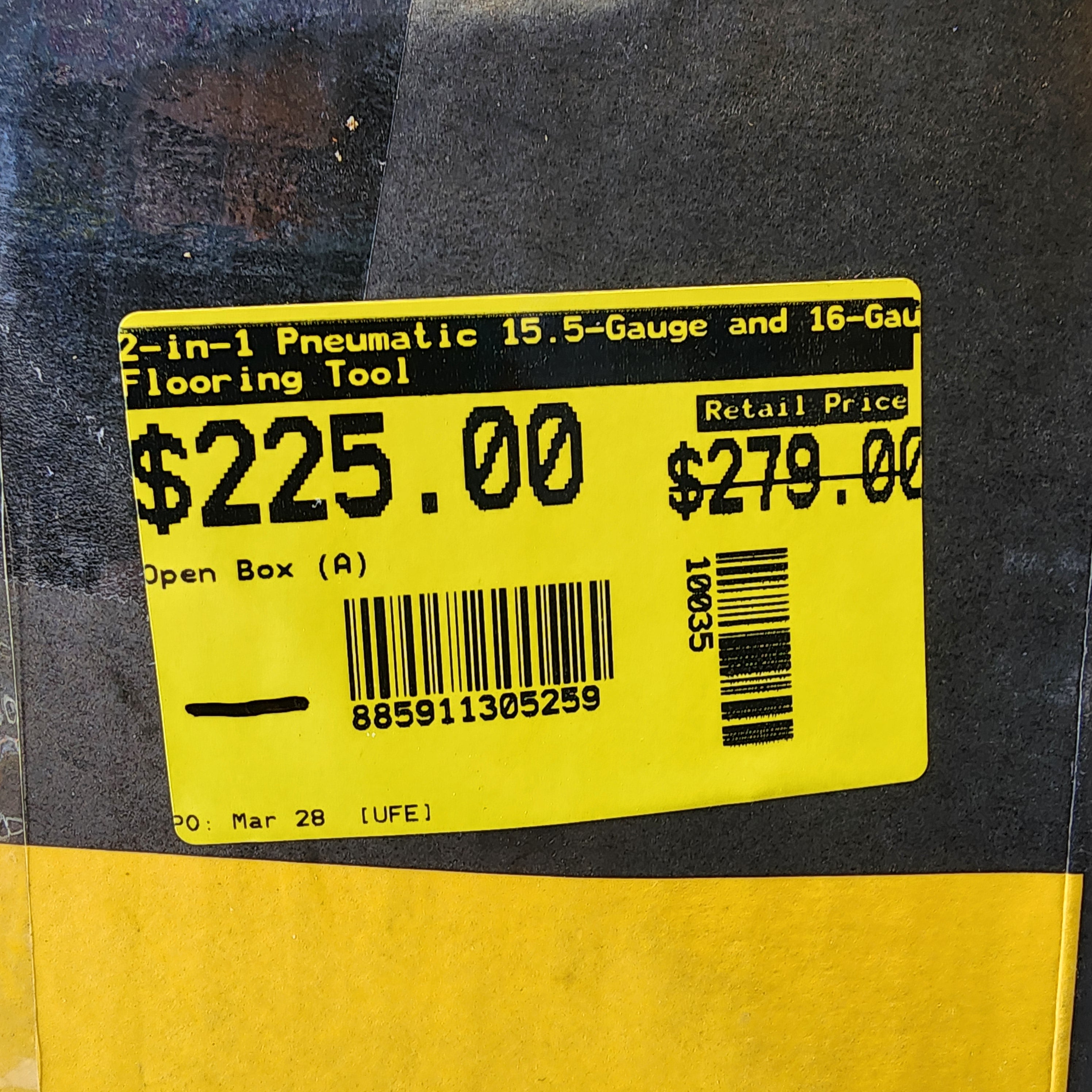 DEWALT pneumatic flooring tool 15.5 gauge nailer and 16 gauge stapler