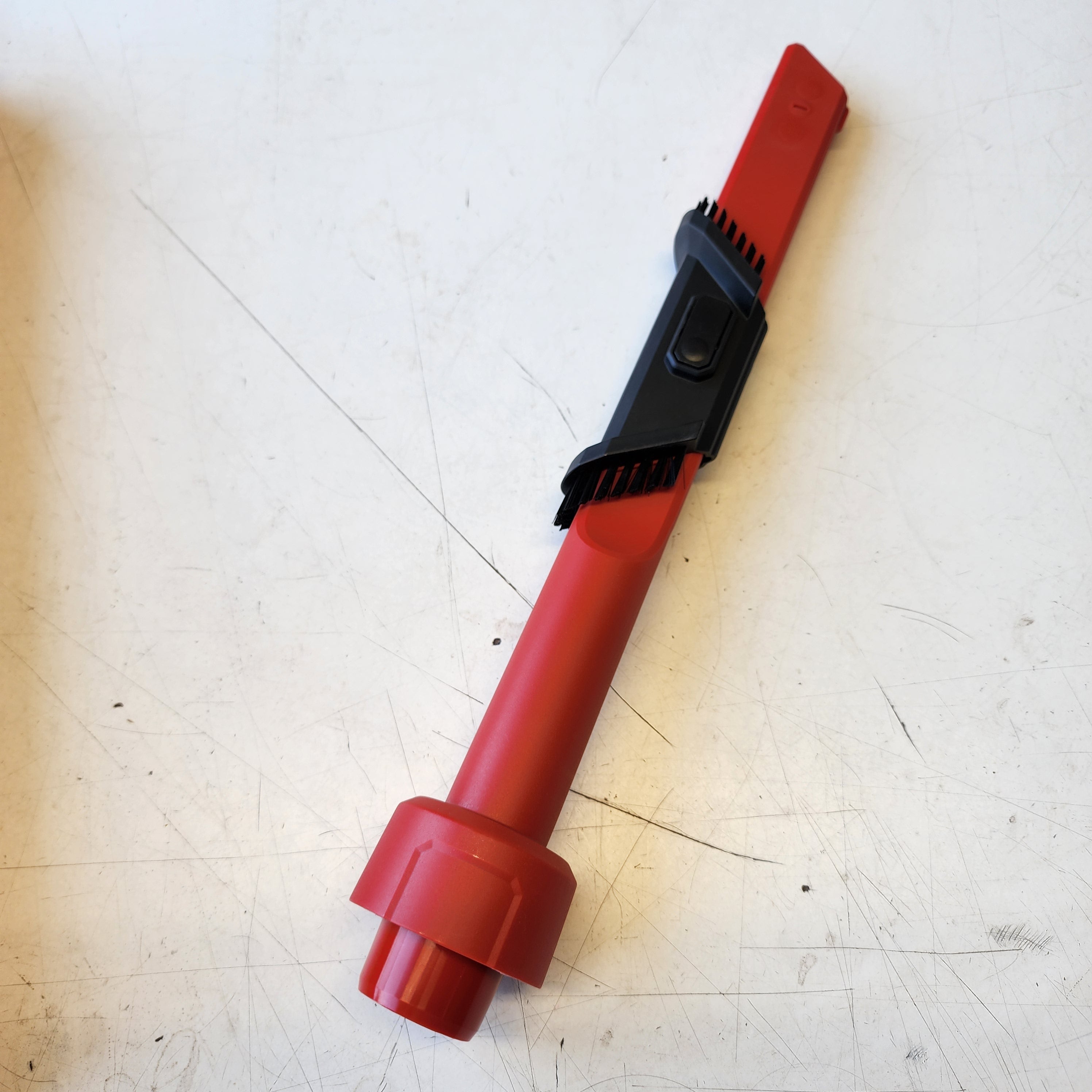 wet dry vacuum crevice and brush tool by Milwaukee