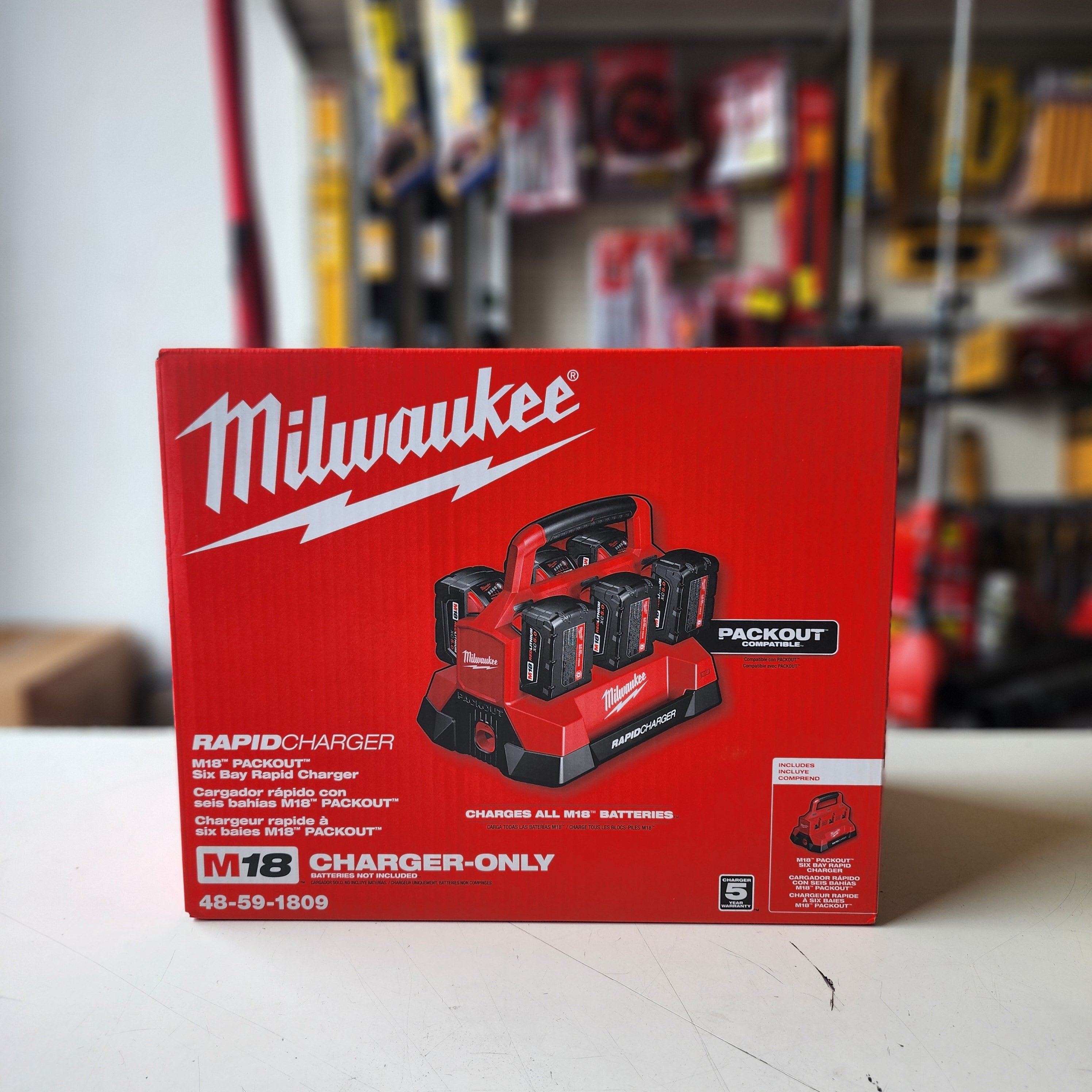 Milwaukee M18 18V Lithium-Ion PACKOUT 6-Port Rapid #condition_open-box