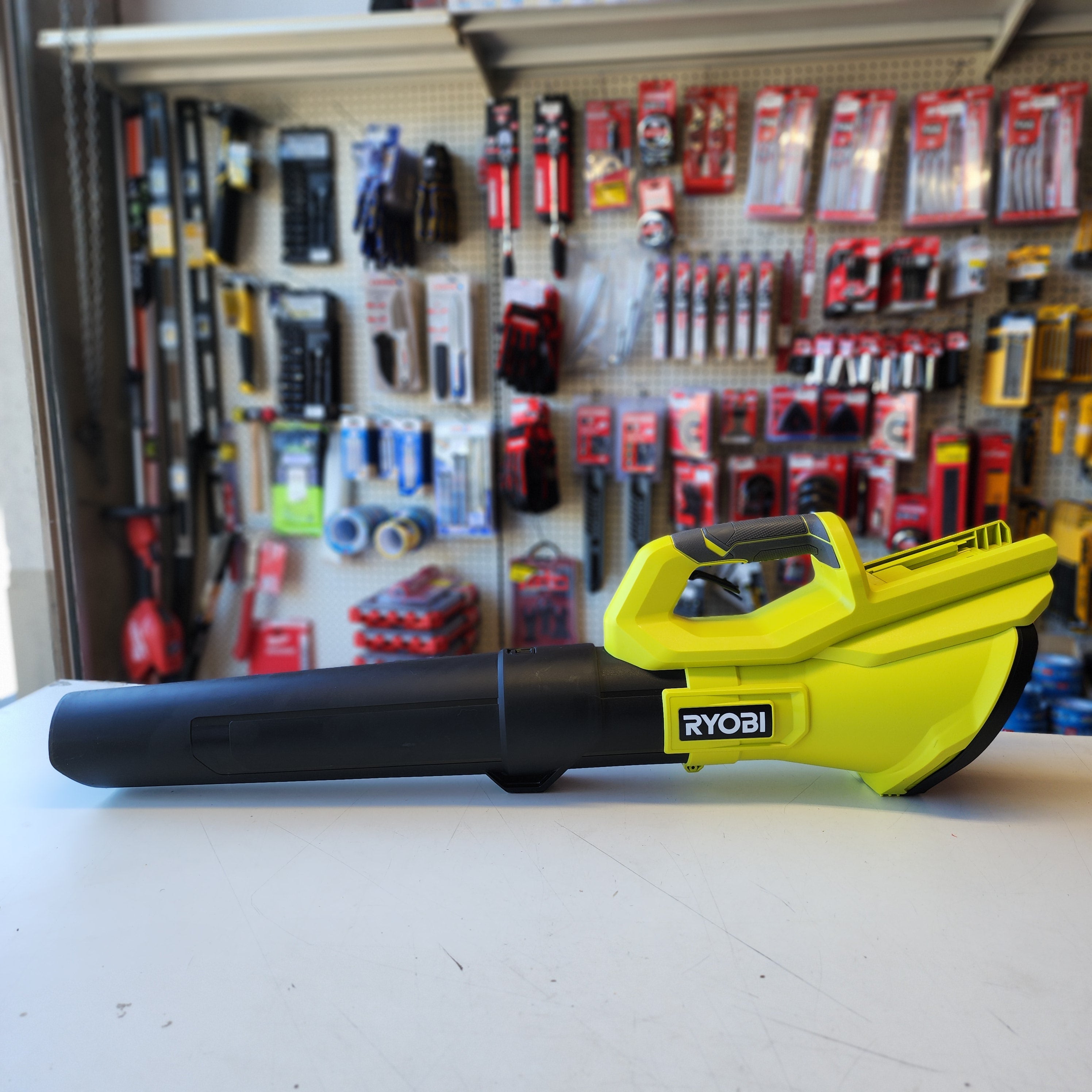 RYOBI 40V 120 MPH 550 CFM Cordless Battery Leaf Blower Tool Only RYOBI