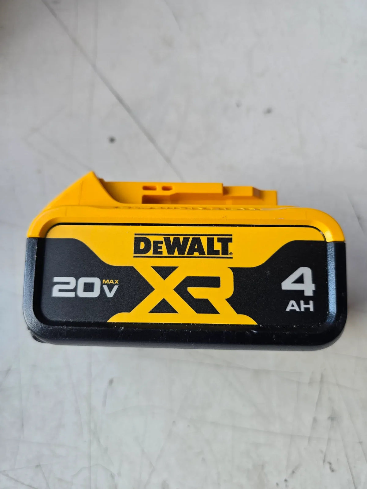 DEWALT DCB204 DEWALT DCB204 20V MAX Premium Lithium-Ion 4.0Ah Battery Pack - Open Box | #condition_open-box