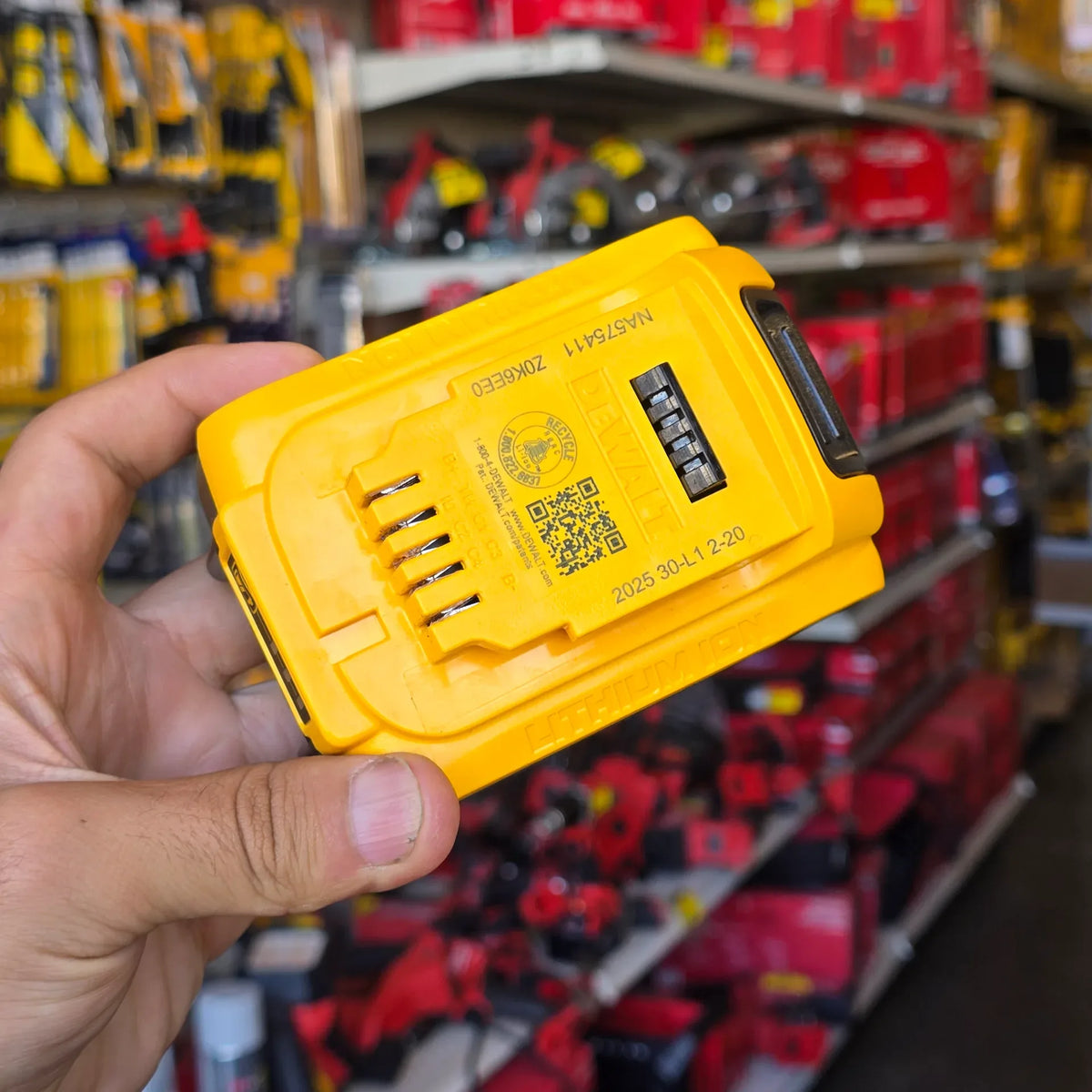DEWALT DCB205 20V MAX Premium Lithium-Ion 5.0Ah Battery Pack - Used (U2) | #condition_used-u2