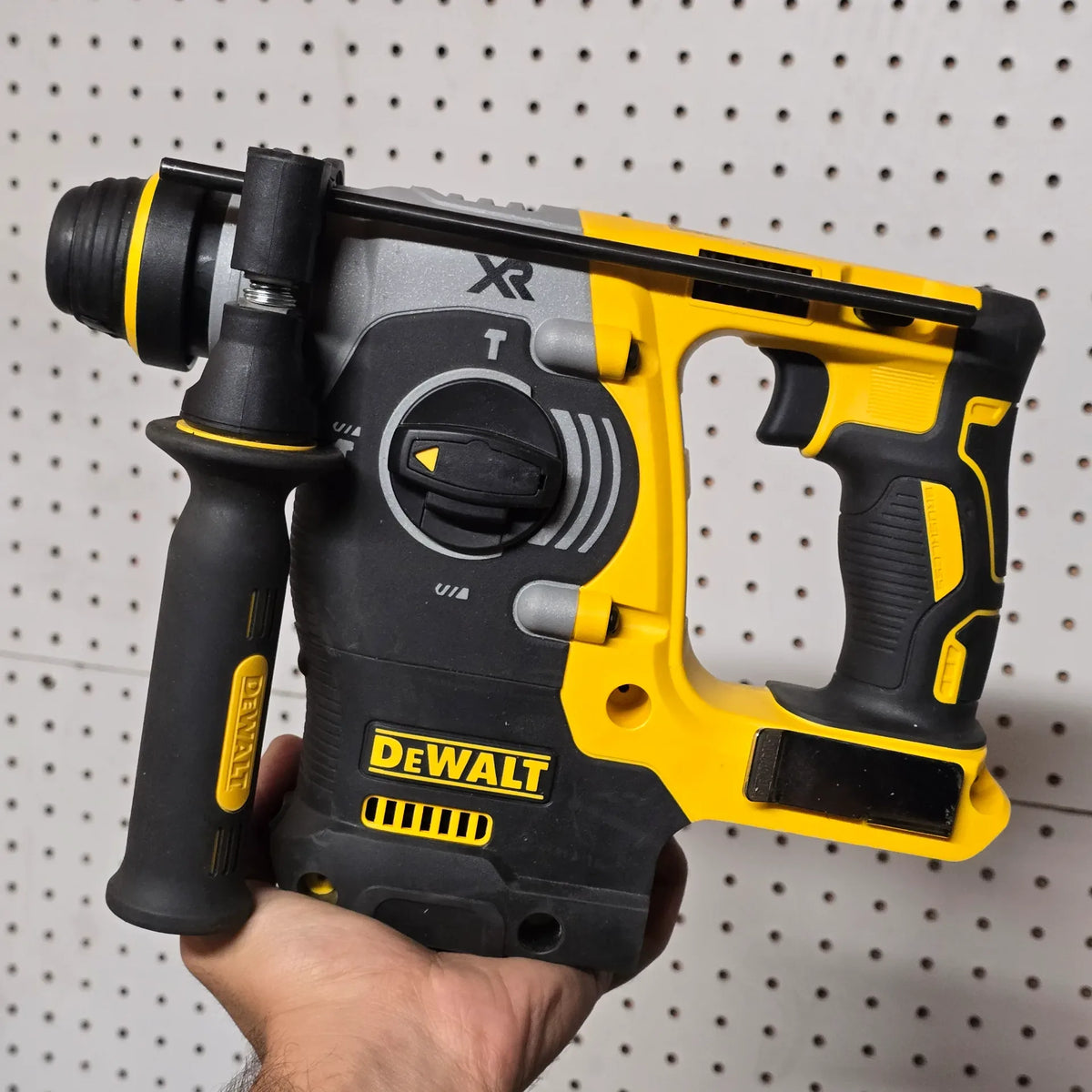 DEWALT DCH273B 20V MAX XR Cordless Brushless 1"  SDS Plus L-Shape Rotary Hammer Tool Only