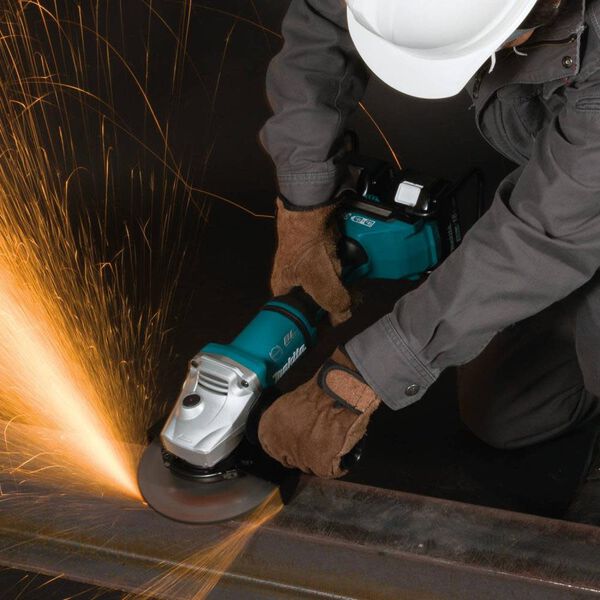 Makita XAG12PT1-R 18V X2 LXT Brushless 7 in. Paddle Switch Angle Grinder Kit