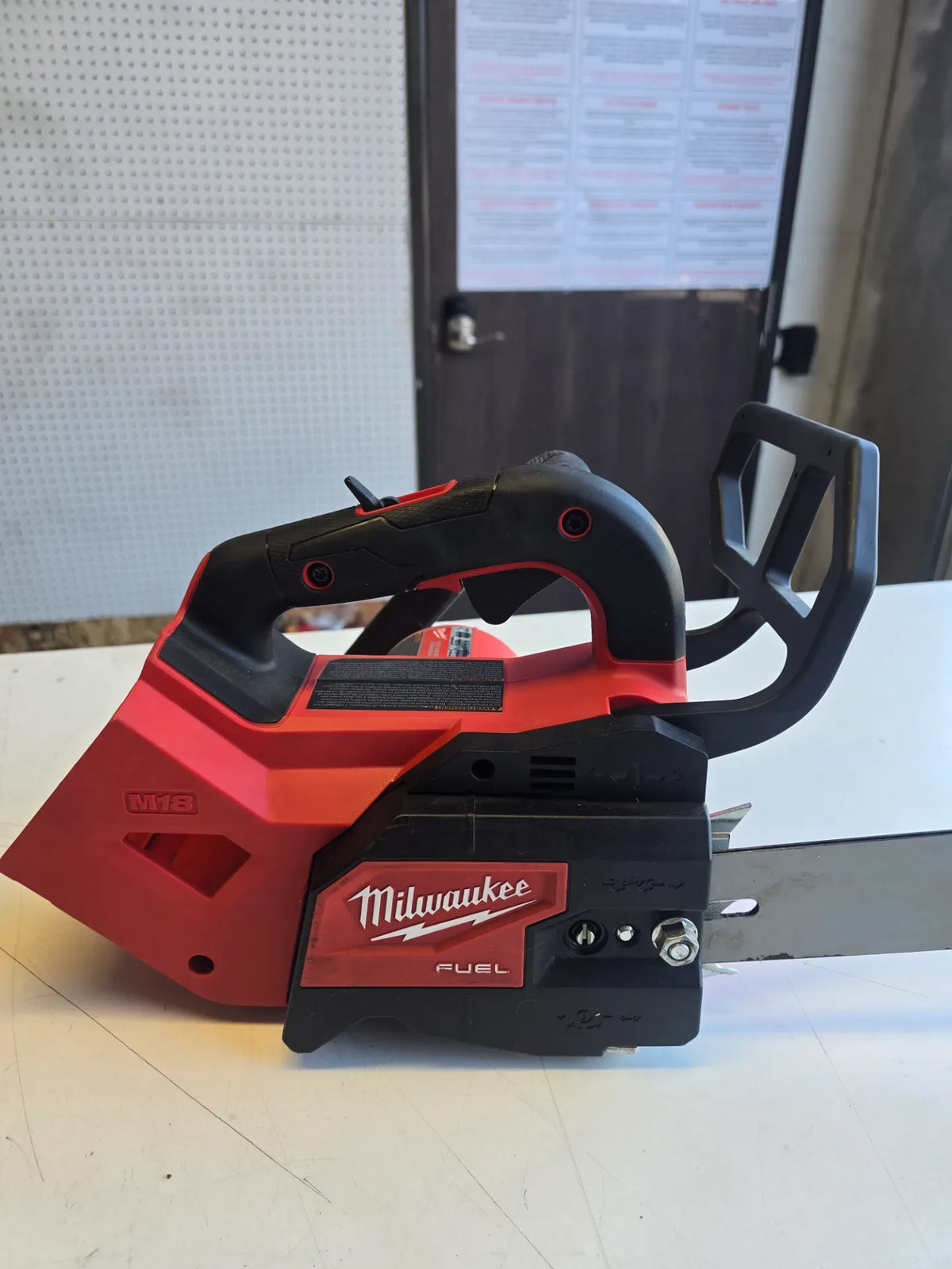 Milwaukee 2826-20T Milwaukee M18 FUEL 14 in. 18V Lithium-Ion Brushless Cordless Top Handle Chainsaw (Tool Only) – 2826-20T - Used (U2) | #condition_used-u2