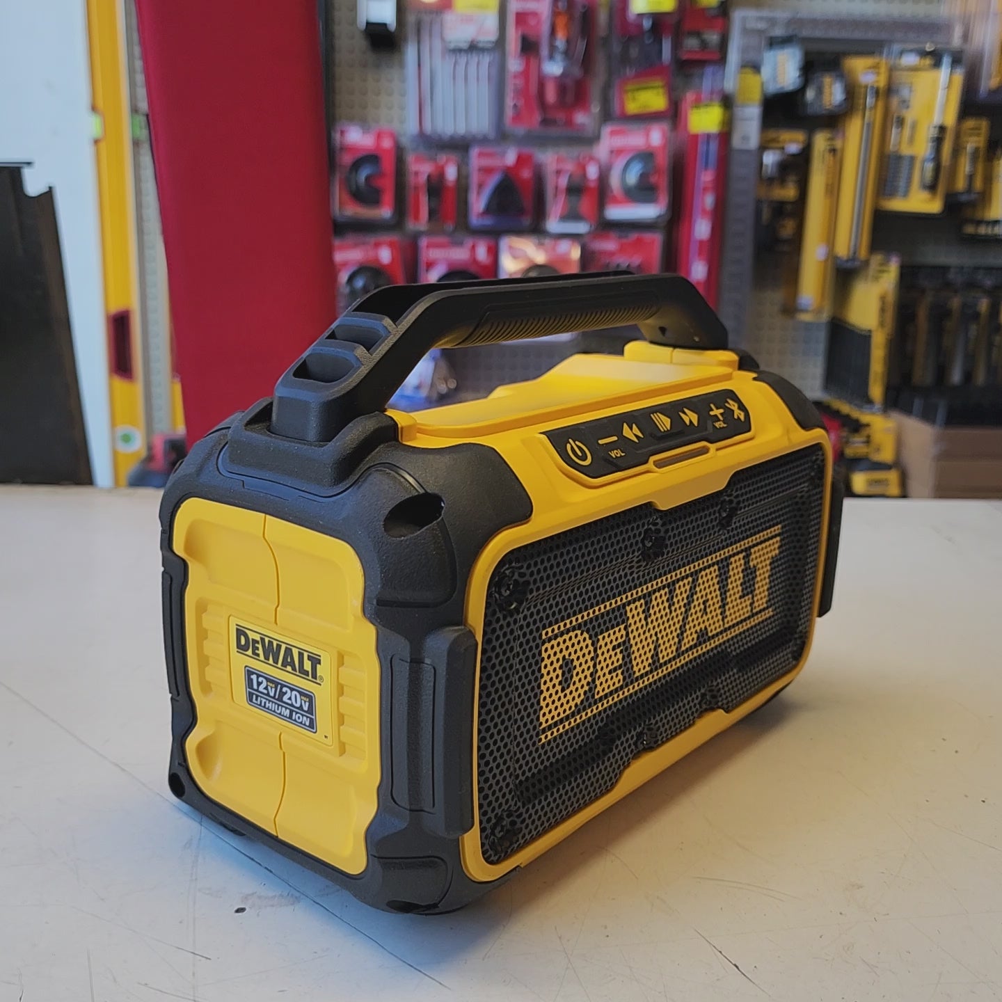 DEWALT garage speaker DCR010 condition photo
