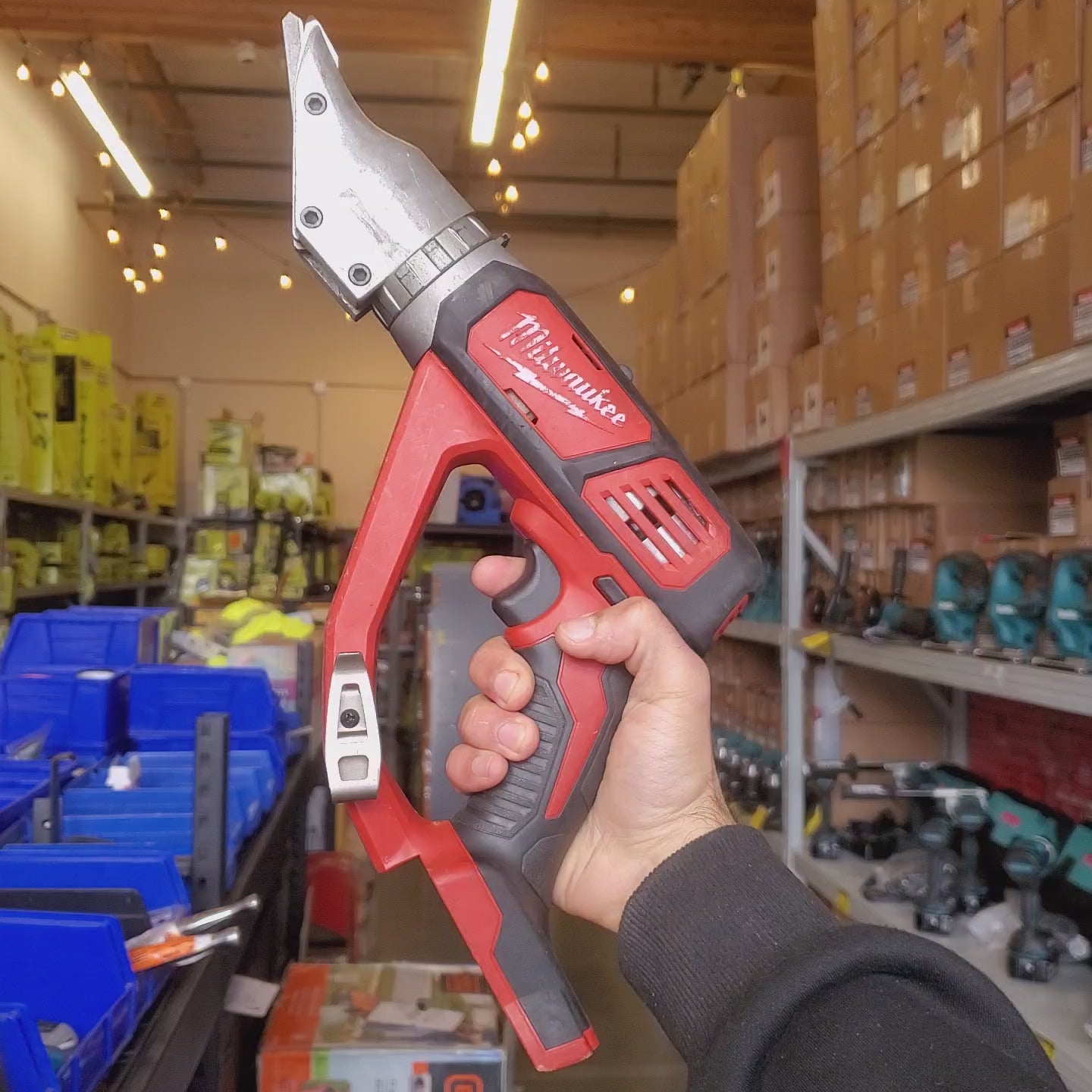 Milwaukee cordless 18-gauge shear for professional metalworking applications