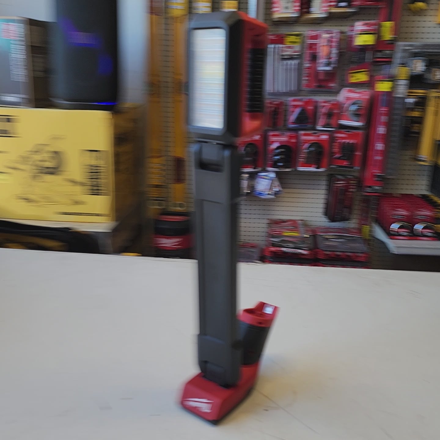 Milwaukee cordless automotive work light product shot
