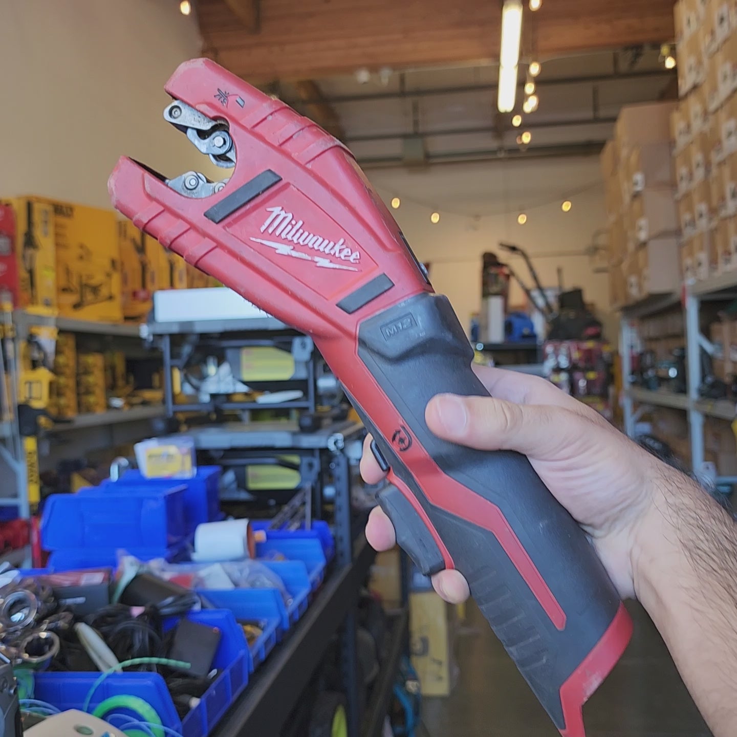 Milwaukee cordless copper pipe cutter product shot