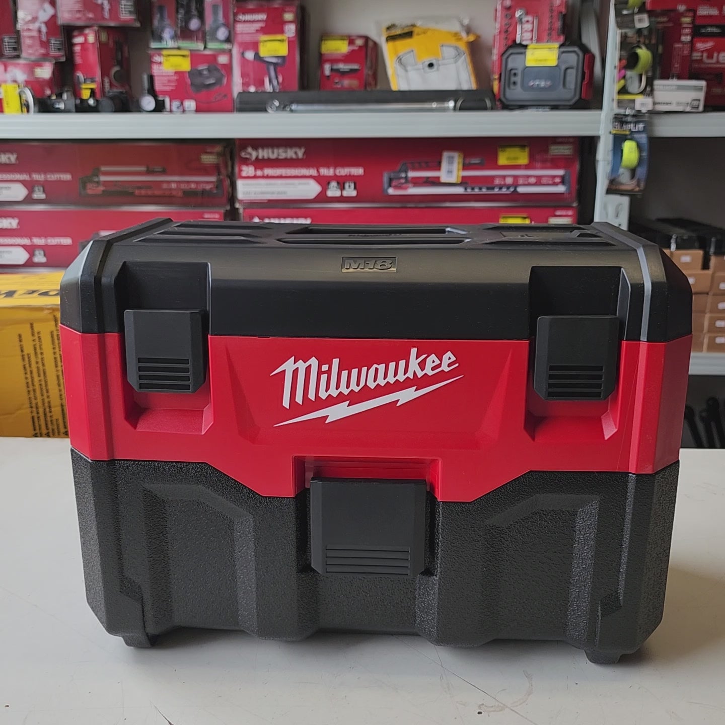 Milwaukee compact vacuum cleaner cordless 18V system