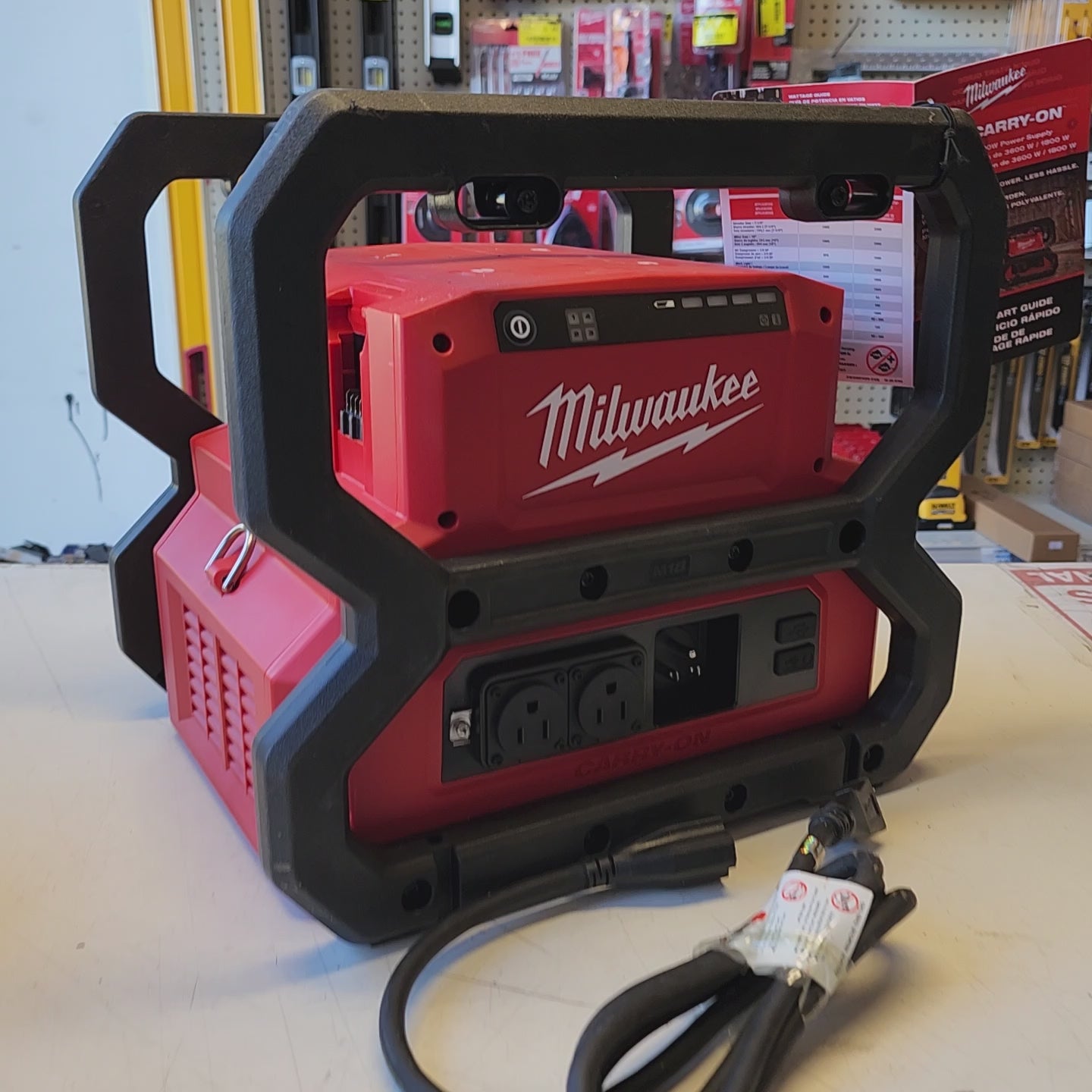 Milwaukee M18 energy supply portable unit