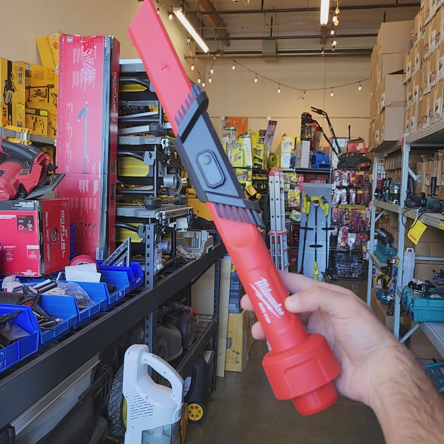 AIR-TIP crevice tool for detailed cleanup tasks