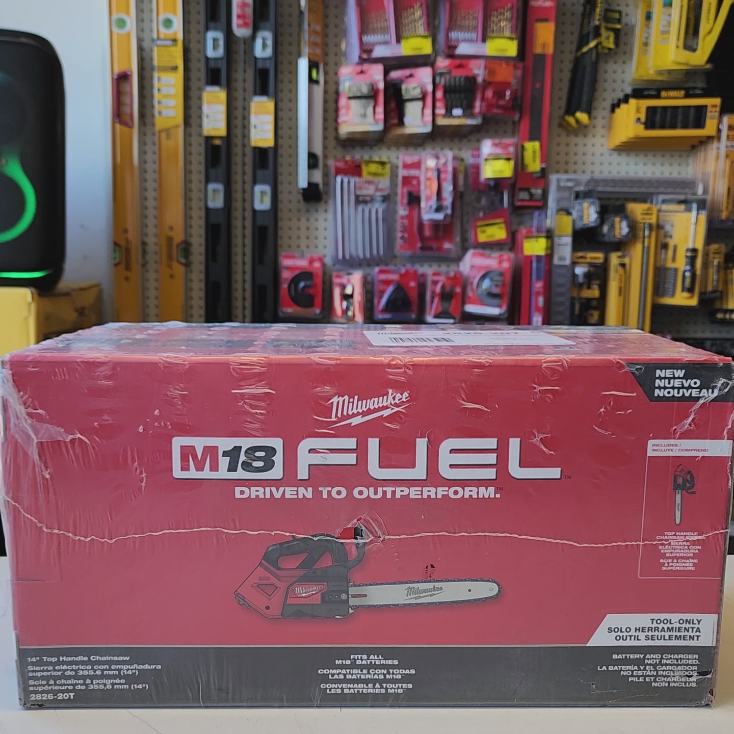 Milwaukee 14 inch cordless chainsaw cutting tool
