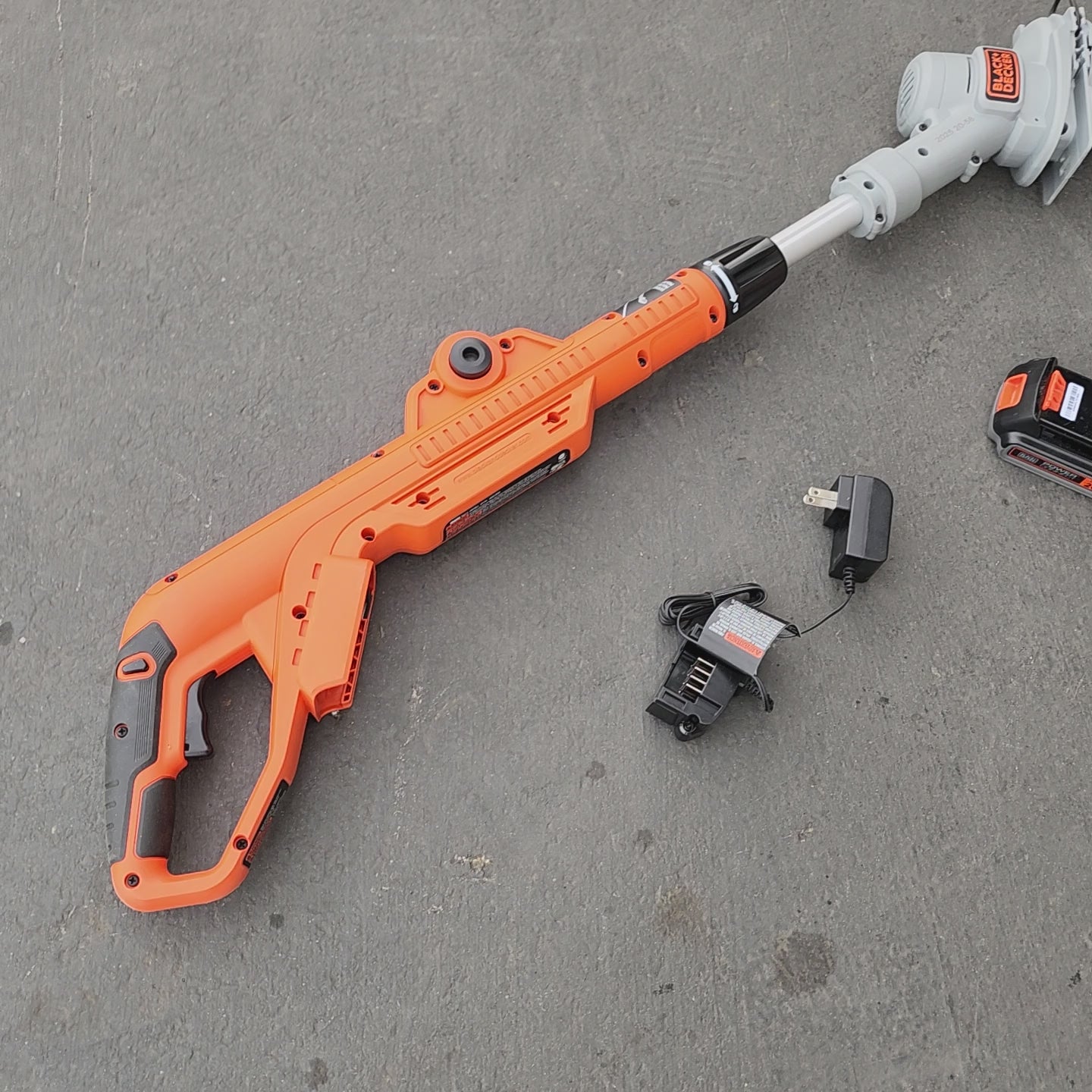 BLACK+DECKER 20V MAX grass trimmer edger combo lightweight cordless design