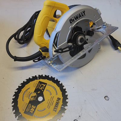 DEWALT DWE575 compact circular saw lightweight durable construction